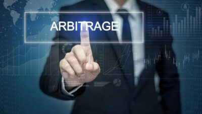 آربیتراژ به معنی کسب سود از تفاوت قیمت موجود در بازار است.