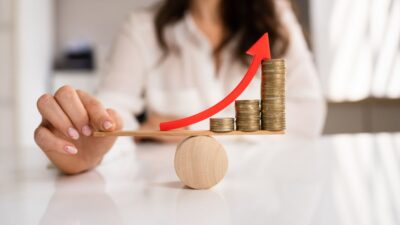 کاهش ناگهانی قیمت بیتکوین و تاثیر آن بر نرخ بهرهگیری بازارهای آتی.