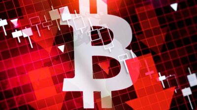 سقوط قیمت بیتکوین با فلش قرمز