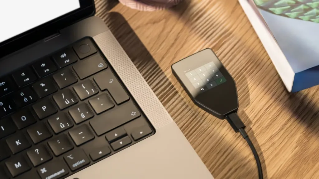 معرفی و آموزش جامع کیف پول سختافزاری ترزور (Trezor)